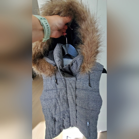 BANANA REPUBLIC-Quilted heather vest with detachable faux fur hood sz.S - Picture 3 of 11